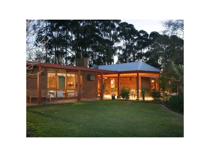 Morrison Road, Pakenham Upper VIC 3810