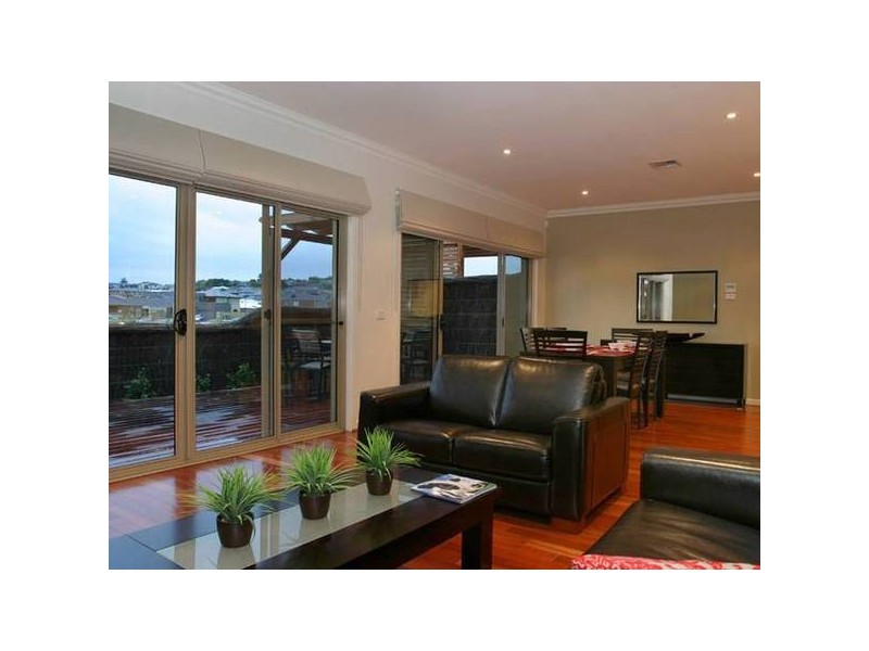 1/25 Canberra Avenue, Berwick VIC 3806