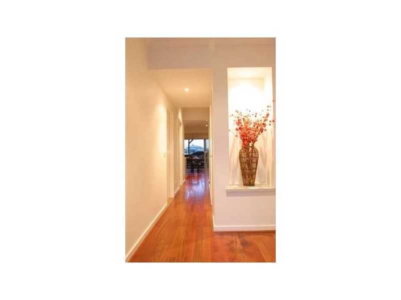 1/25 Canberra Avenue, Berwick VIC 3806