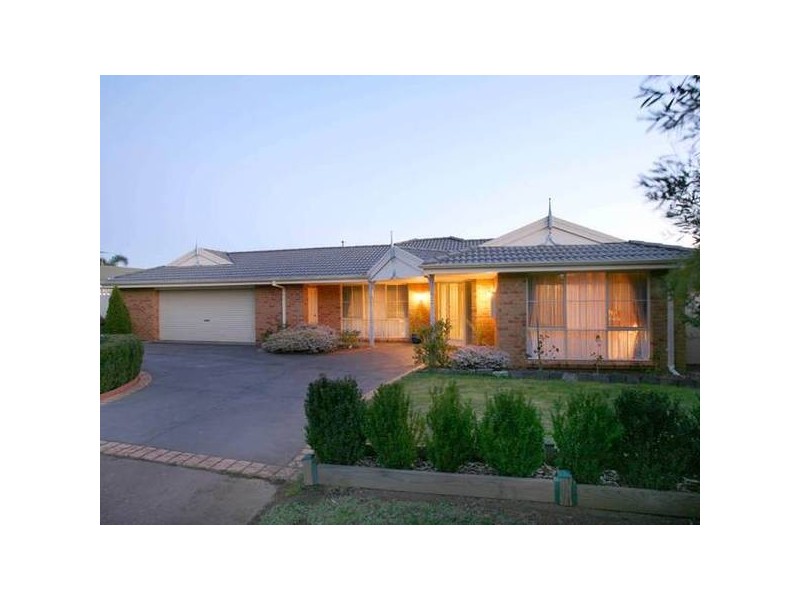 6 Hilda Court, Berwick VIC 3806