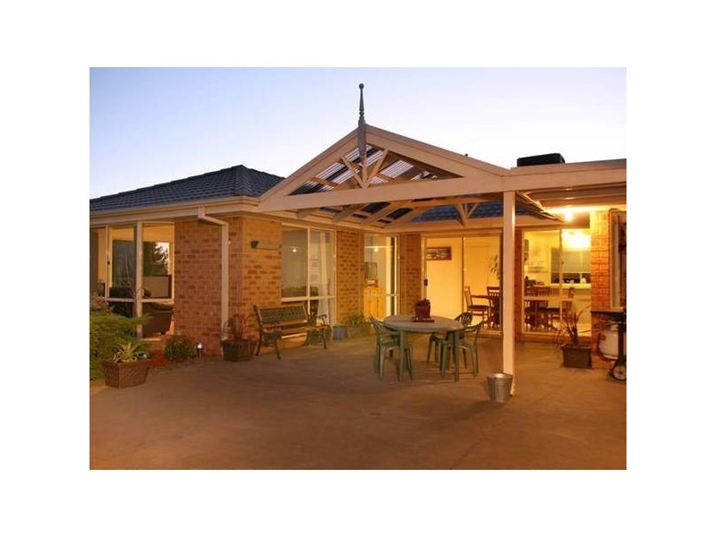 6 Hilda Court, Berwick VIC 3806