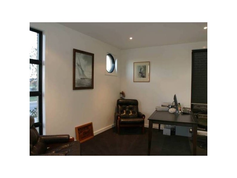 4 Canberra Avenue, Berwick VIC 3806