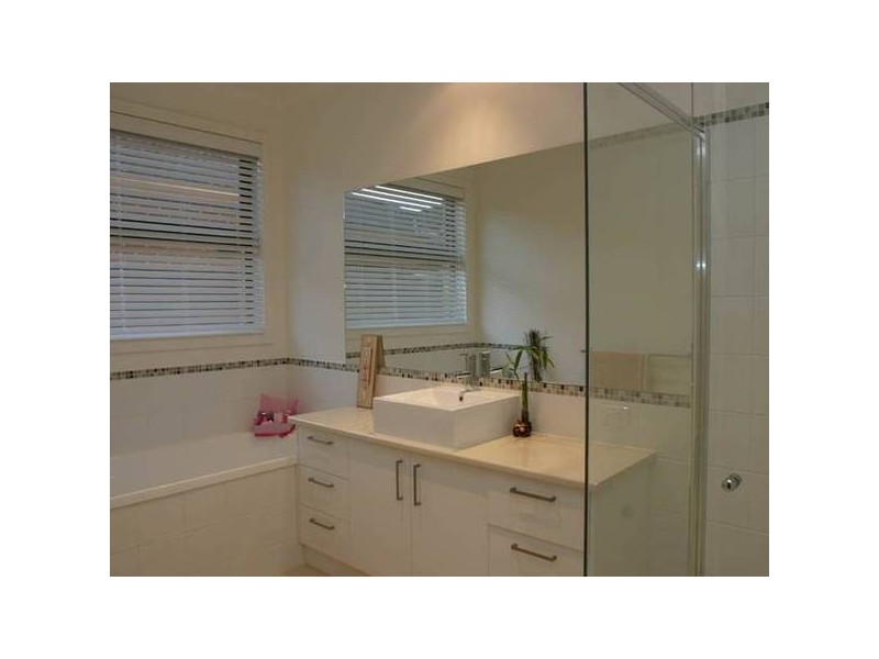 4 Canberra Avenue, Berwick VIC 3806