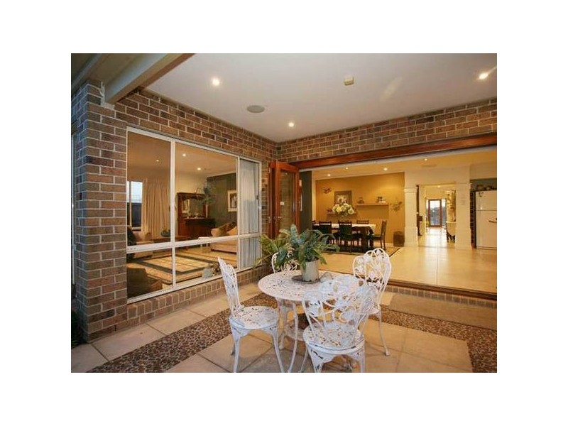 2 Glenmaggie Close, Berwick VIC 3806