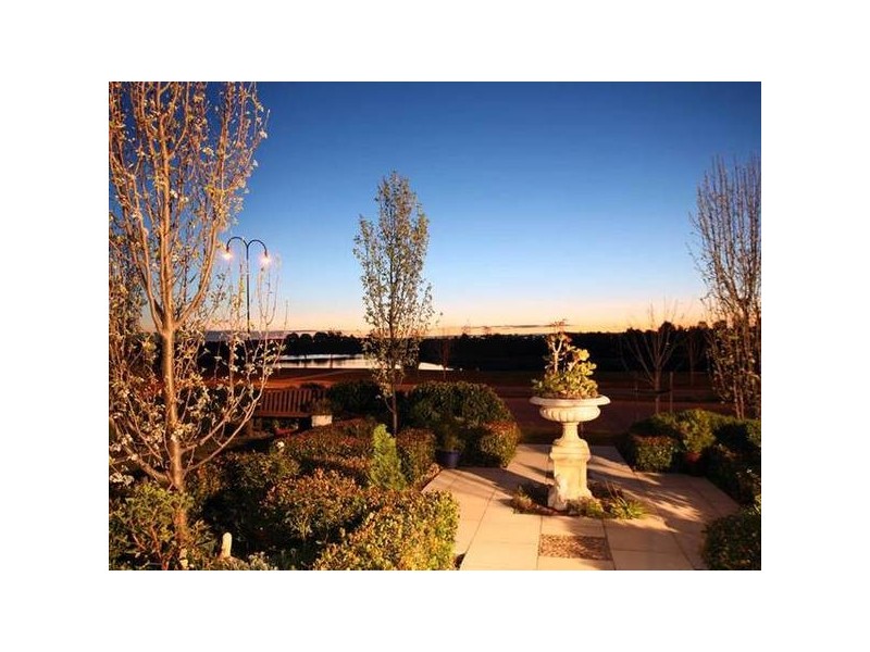 2 Glenmaggie Close, Berwick VIC 3806