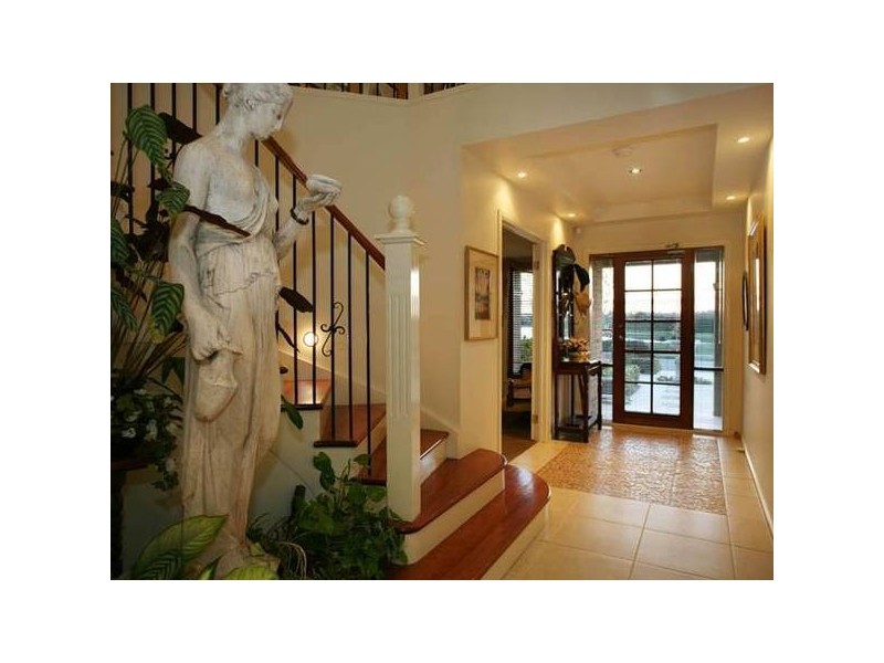 2 Glenmaggie Close, Berwick VIC 3806