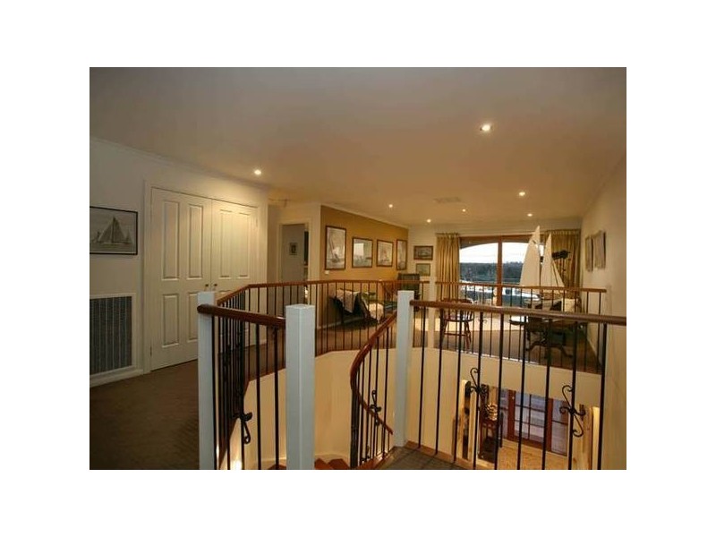 2 Glenmaggie Close, Berwick VIC 3806