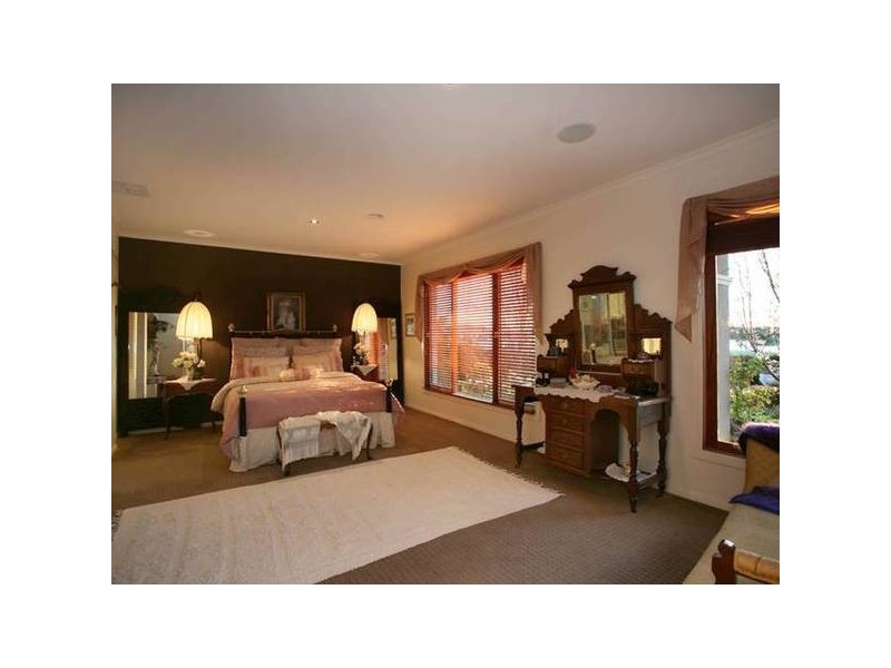 2 Glenmaggie Close, Berwick VIC 3806