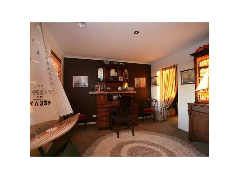 2 Glenmaggie Close, Berwick VIC 3806