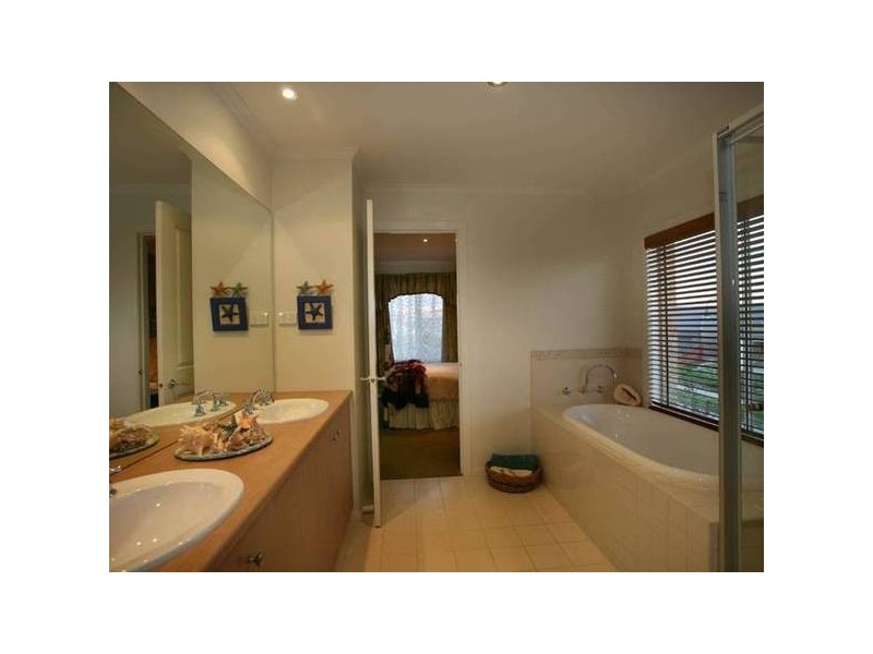 2 Glenmaggie Close, Berwick VIC 3806