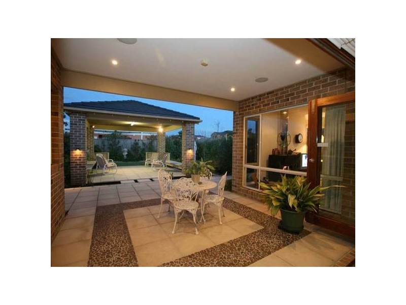 2 Glenmaggie Close, Berwick VIC 3806