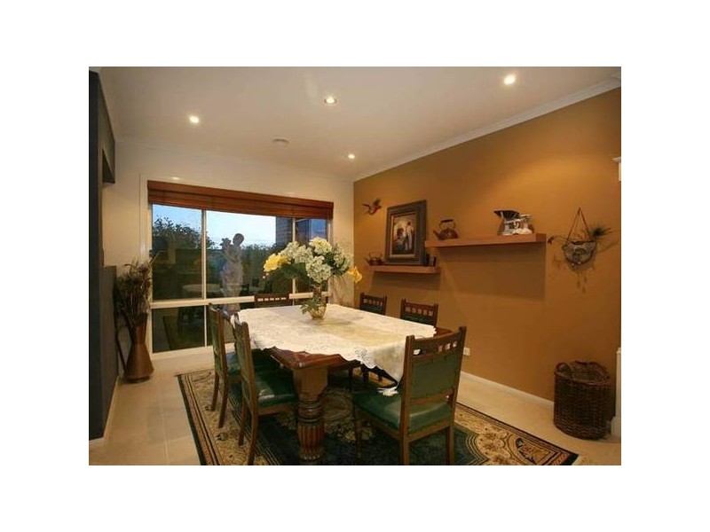 2 Glenmaggie Close, Berwick VIC 3806