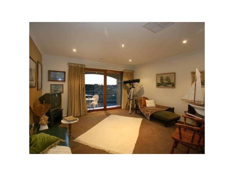 2 Glenmaggie Close, Berwick VIC 3806