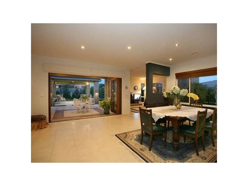 2 Glenmaggie Close, Berwick VIC 3806