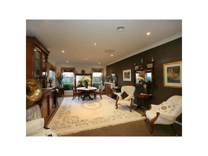 2 Glenmaggie Close, Berwick VIC 3806