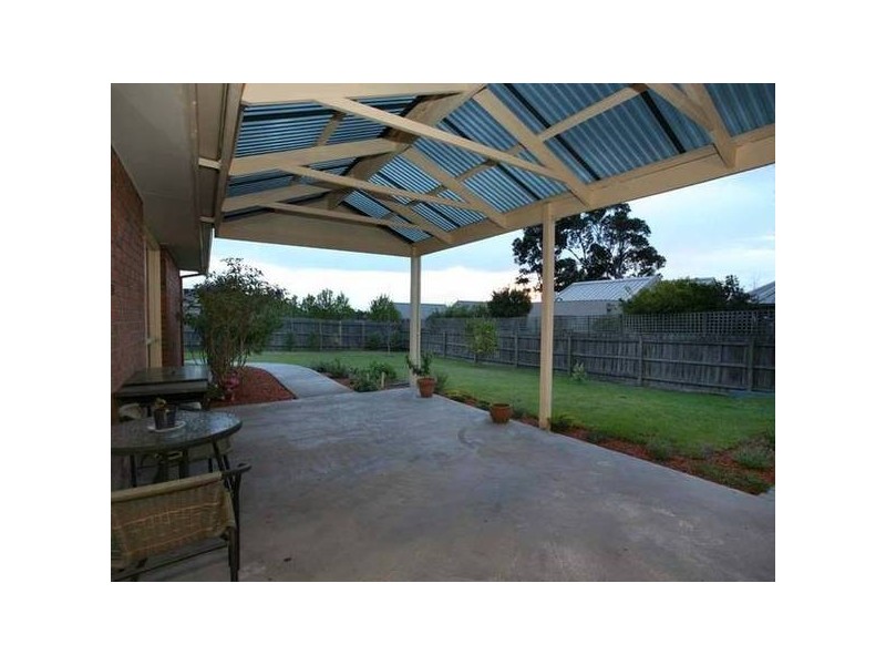 21 Vista Court, Berwick VIC 3806