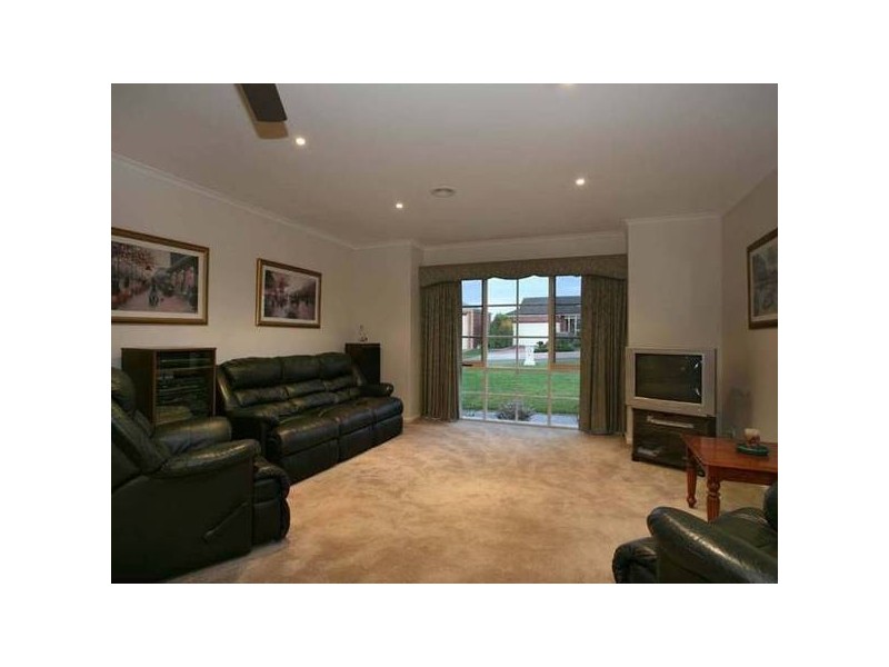 21 Vista Court, Berwick VIC 3806