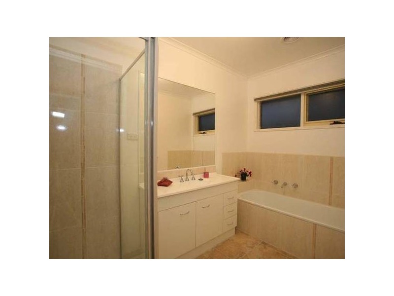 21 Vista Court, Berwick VIC 3806