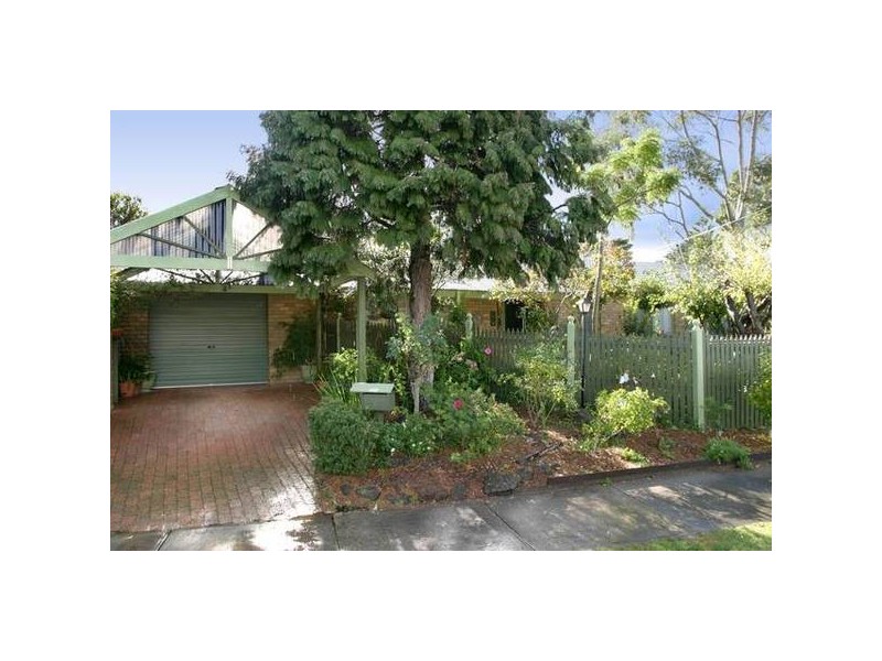 11 Harkaway Road, Berwick VIC 3806