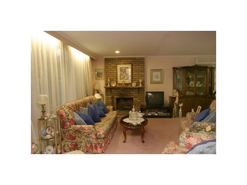 11 Harkaway Road, Berwick VIC 3806