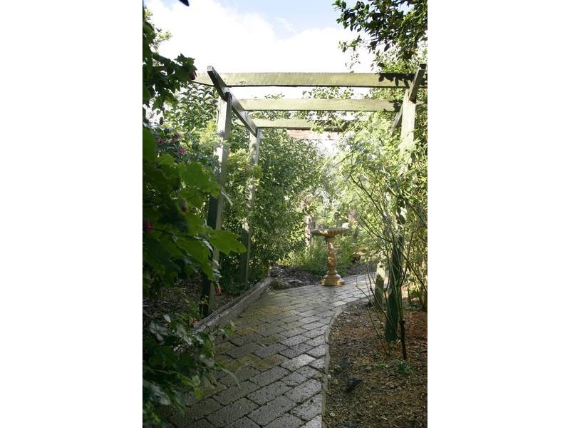 11 Harkaway Road, Berwick VIC 3806