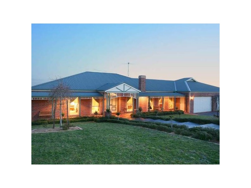 33-35 St Helens Crescent, Narre Warren North VIC 3804