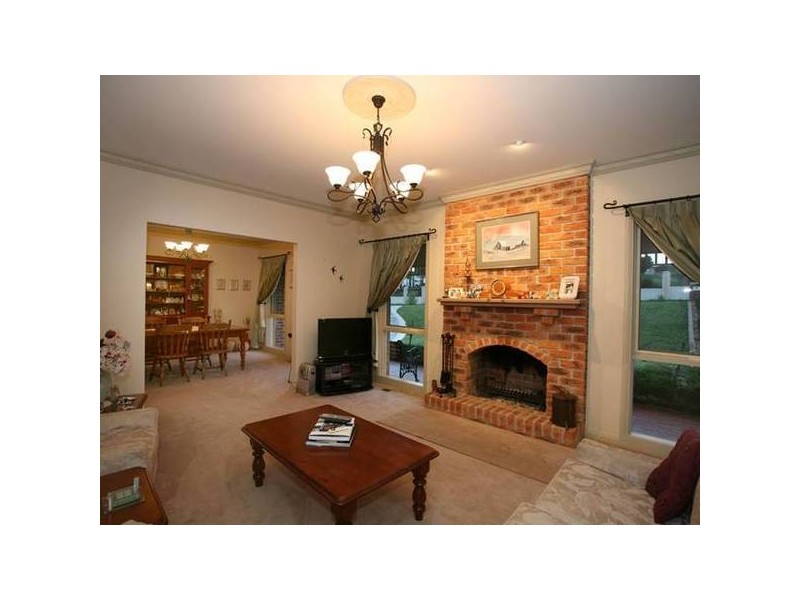 33-35 St Helens Crescent, Narre Warren North VIC 3804