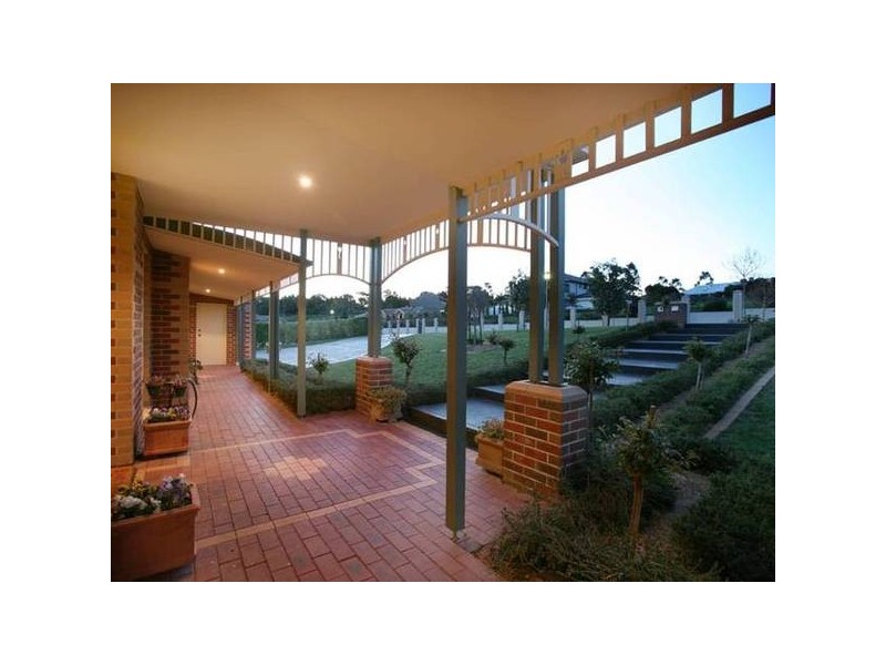 33-35 St Helens Crescent, Narre Warren North VIC 3804