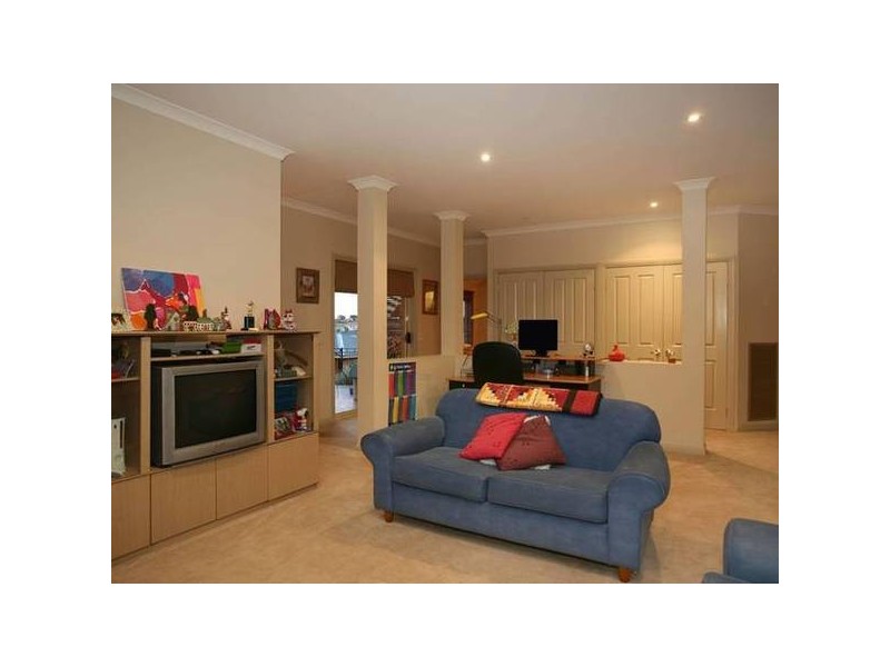 33-35 St Helens Crescent, Narre Warren North VIC 3804