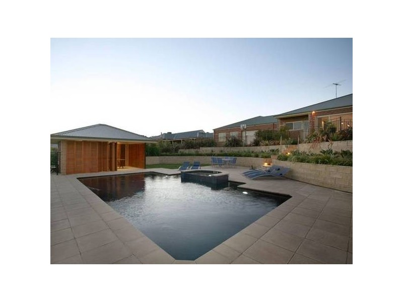 33-35 St Helens Crescent, Narre Warren North VIC 3804