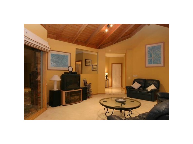 18 Reed Avenue, Beaconsfield Upper VIC 3808