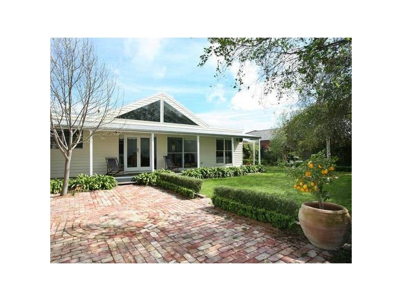 16-18 Railway Avenue, Beaconsfield VIC 3807