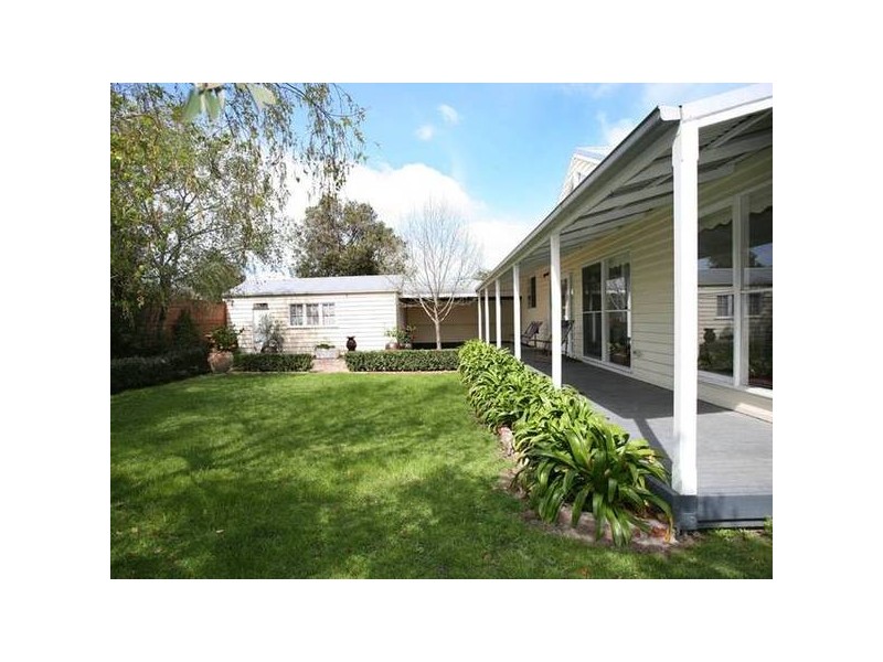 16-18 Railway Avenue, Beaconsfield VIC 3807