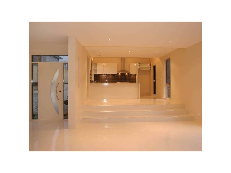 2/4a Buchanan Road, Berwick VIC 3806