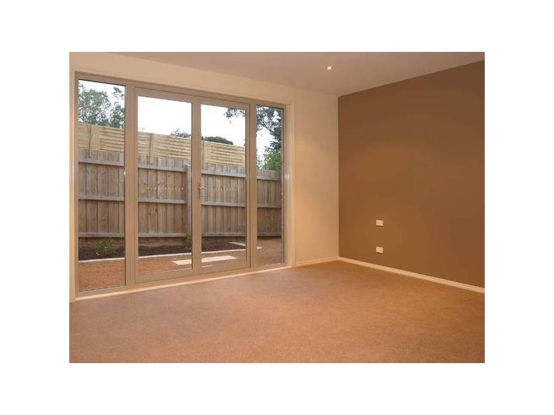 2/4a Buchanan Road, Berwick VIC 3806