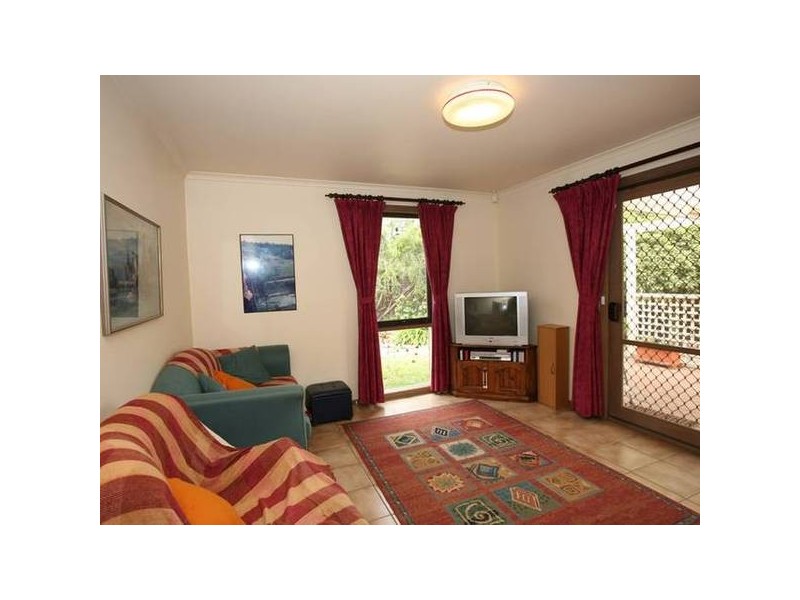 18 Escott Grove, Berwick VIC 3806