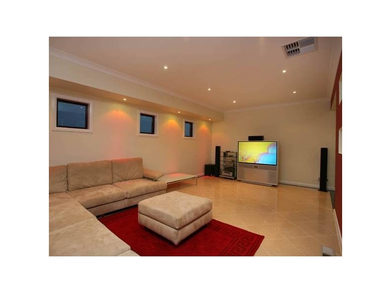 25 Highvale Crescent, Berwick VIC 3806