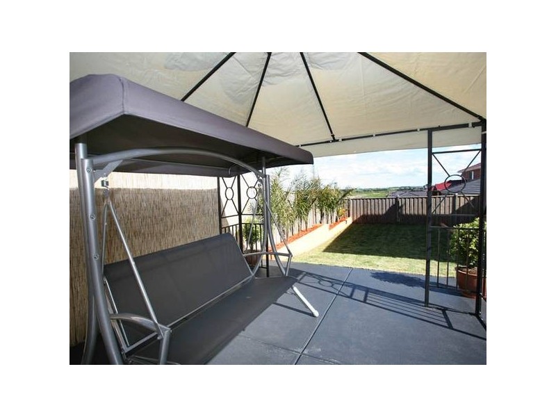 25 Highvale Crescent, Berwick VIC 3806