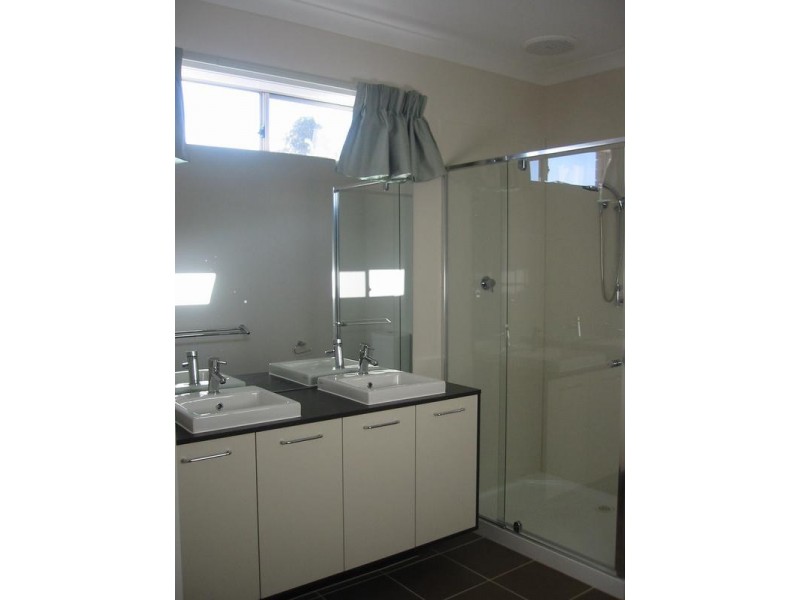 4 Montpelier Drive, Berwick VIC 3806