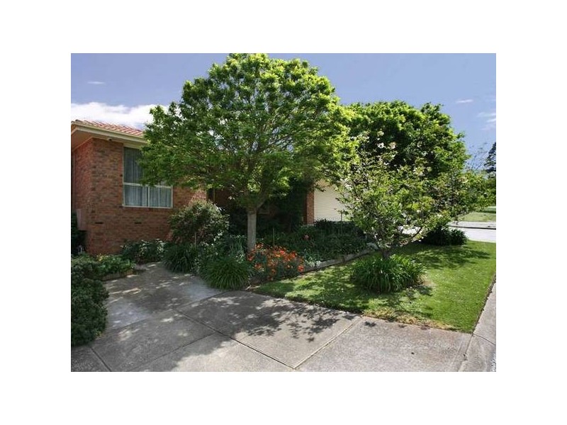 9 Newman Court, Berwick VIC 3806