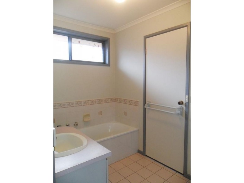 50 Collins Crescent, Berwick VIC 3806