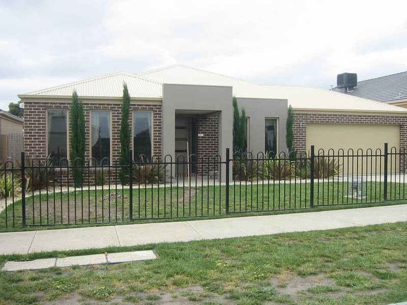 38 Golden Grove Drive, Narre Warren South VIC 3805