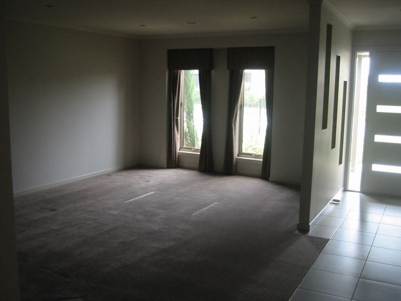 38 Golden Grove Drive, Narre Warren South VIC 3805