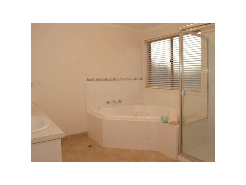 9 Rebecca Mac Court, Hallam VIC 3803