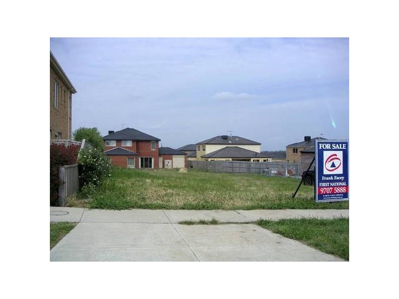 33 Canning Drive, Berwick VIC 3806