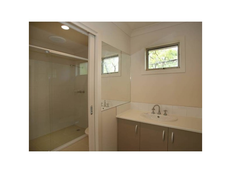 2 Graneel Grove, Berwick VIC 3806