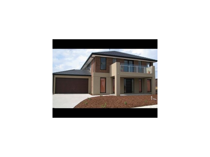 13 Joseph Banks Drive, Pakenham VIC 3810