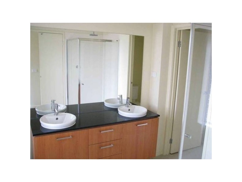 13 Joseph Banks Drive, Pakenham VIC 3810