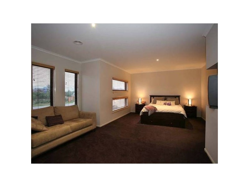 18 Meg Way, Berwick VIC 3806