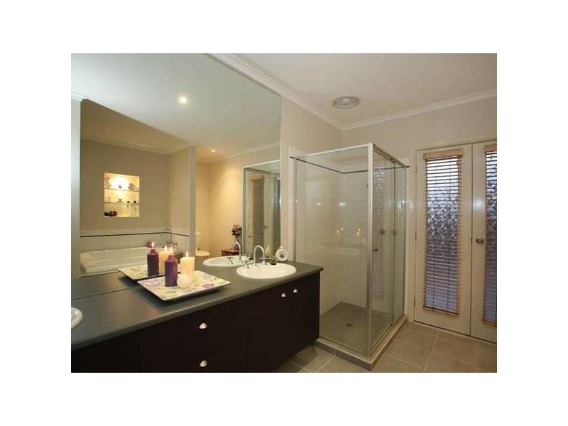 18 Meg Way, Berwick VIC 3806